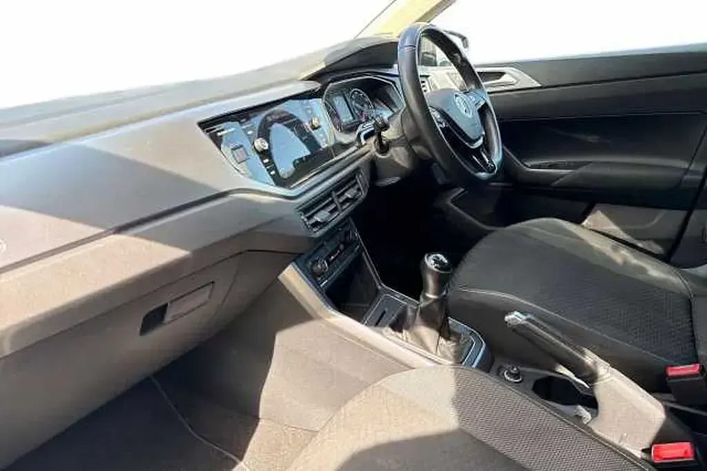 Usado VW Polo Active 95 HP (69 kW) 2021 Cinzento Citadino