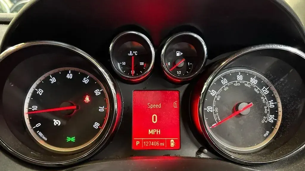 Second-hand Vauxhall Astra 115 CP (84 kW) 2013 Argintiu Hatchback