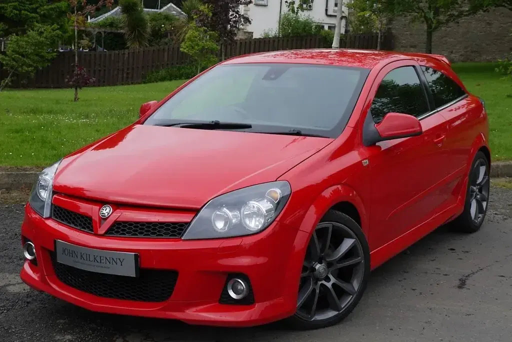 Begagnad Vauxhall Astra 236 HK (173 kW) 2009 Röd Halvkombi