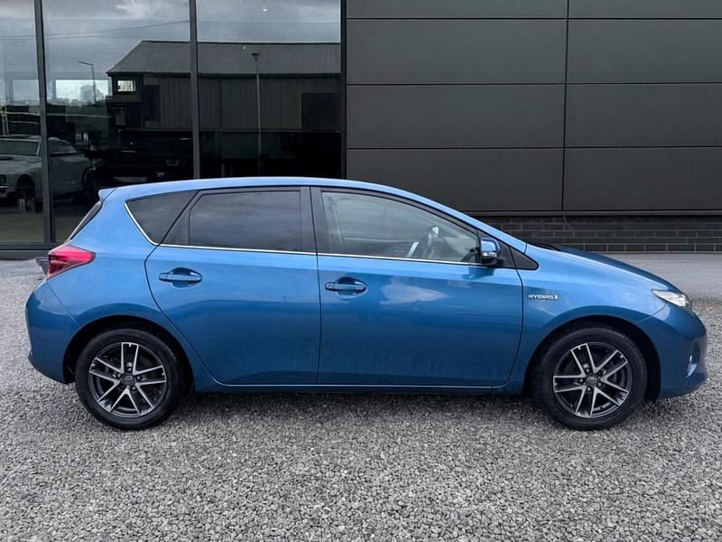 Used Toyota Auris Hybrid 2014 Blue Hatchback