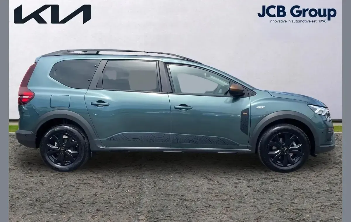 Used Dacia Jogger Extreme 110 HP (80 kW) 2024 Green MPV