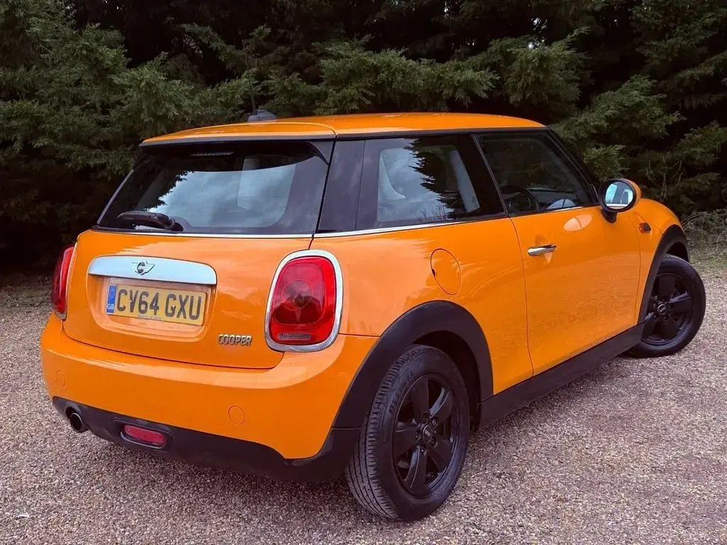 Usado Mini Cooper Hatch 136 CV (100 kW) 2014 Naranja Utilitario