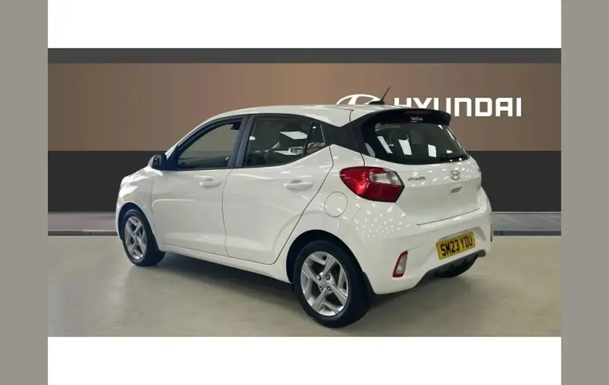 Used Hyundai i10 SE 83 HP (61 kW) 2023 White Hatchback