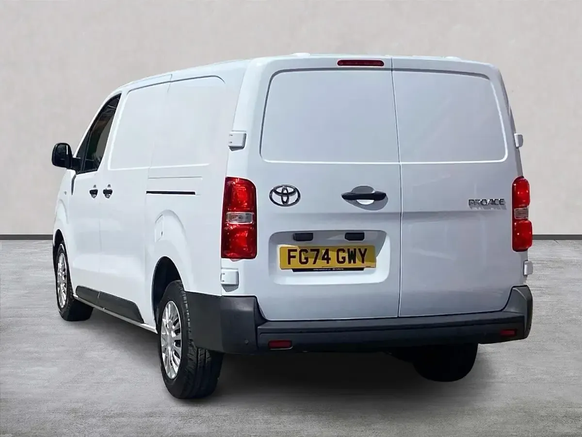Used Toyota Proace 145 HP (106 kW) 2024 White MPV