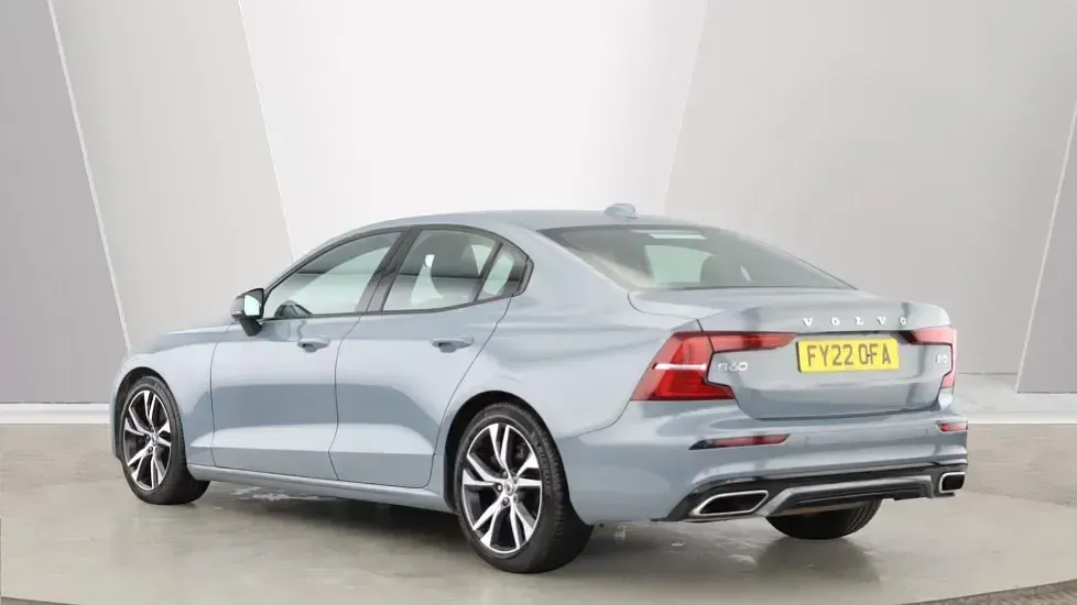 Usado Volvo S60 R-Design 250 HP (183 kW) 2022 Cinzento Sedan