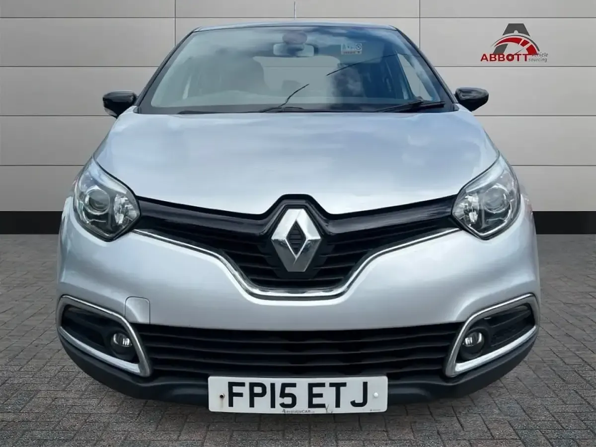 Used Renault Captur Dynamique 90 HP (66 kW) 2015 Silver SUV