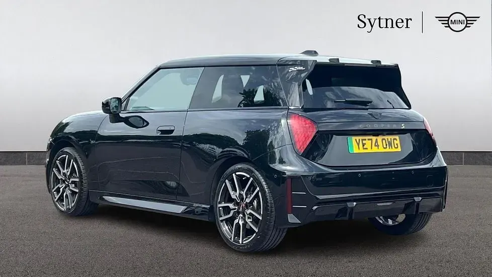 Used Mini Cooper SE Hatch 158 kW (215 HP) 2024 Black Hatchback
