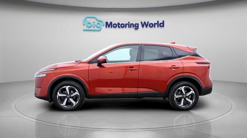 Used Nissan Qashqai N-Connecta 140 HP (102 kW) 2022 Red SUV