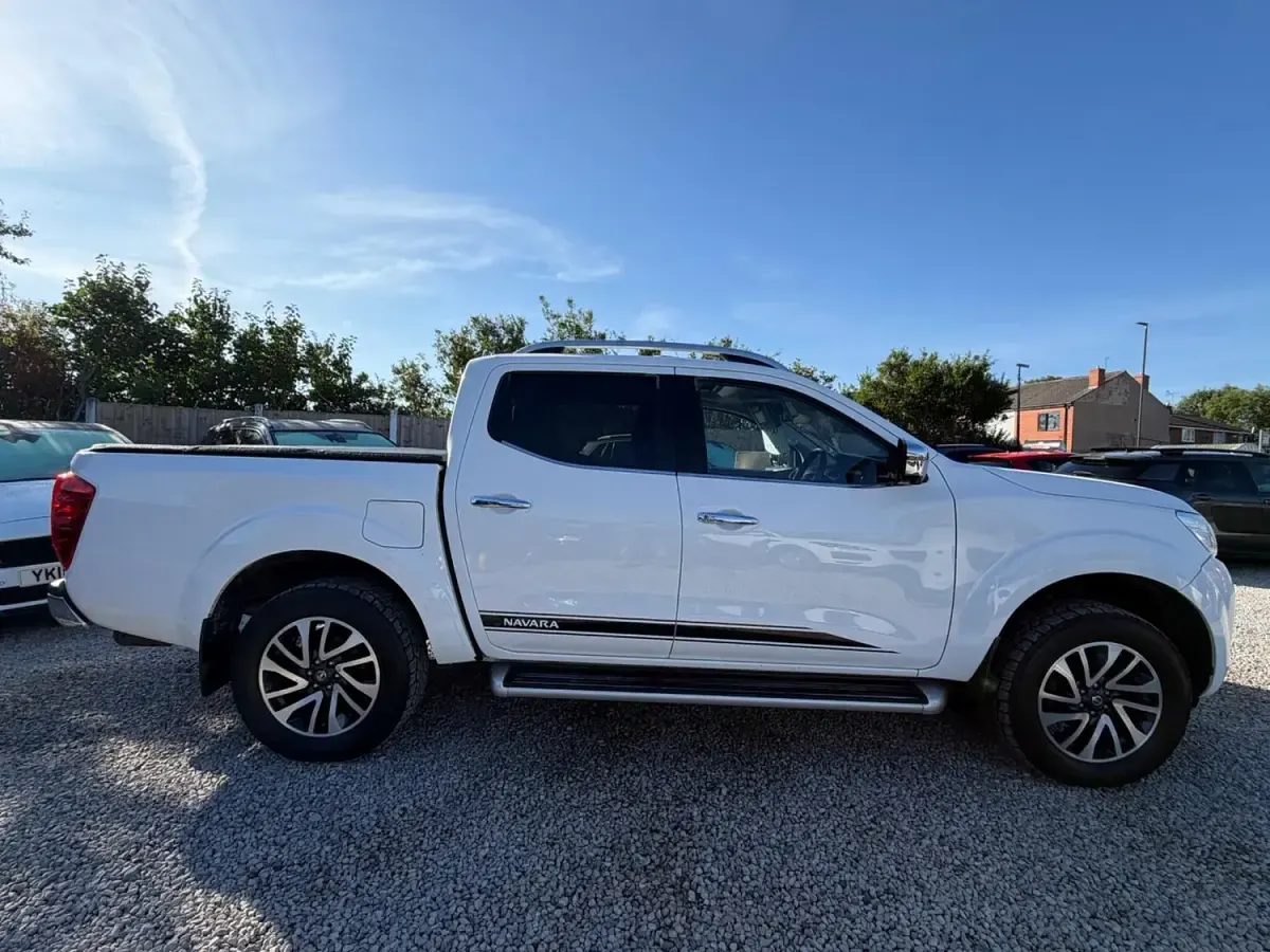 Used Nissan Navara Tekna 190 HP (139 kW) 2017 White Pickup