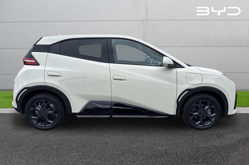 New BYD Dolphin Comfort 114 kW (156 HP) 2025 White Hatchback