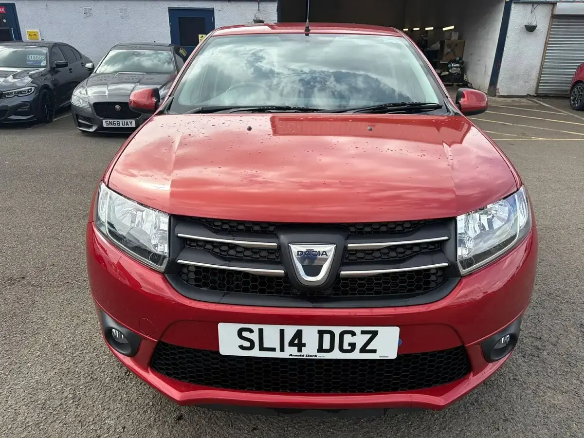Used Dacia Sandero Lauréate 90 HP (66 kW) 2014 Red Hatchback