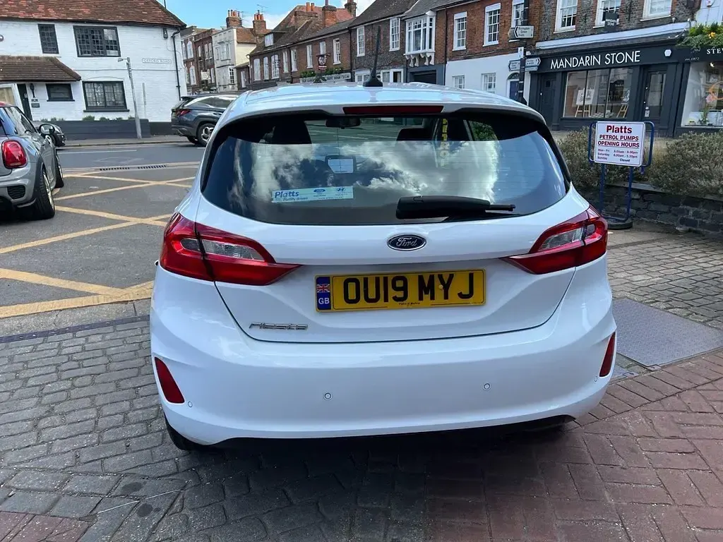 Begagnad Ford Fiesta Zetec 2019 Vit Halvkombi