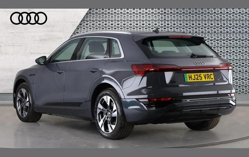 Usado Audi Q8 e-tron Sport 250 kW (340 CV) 2025 Gris SUV