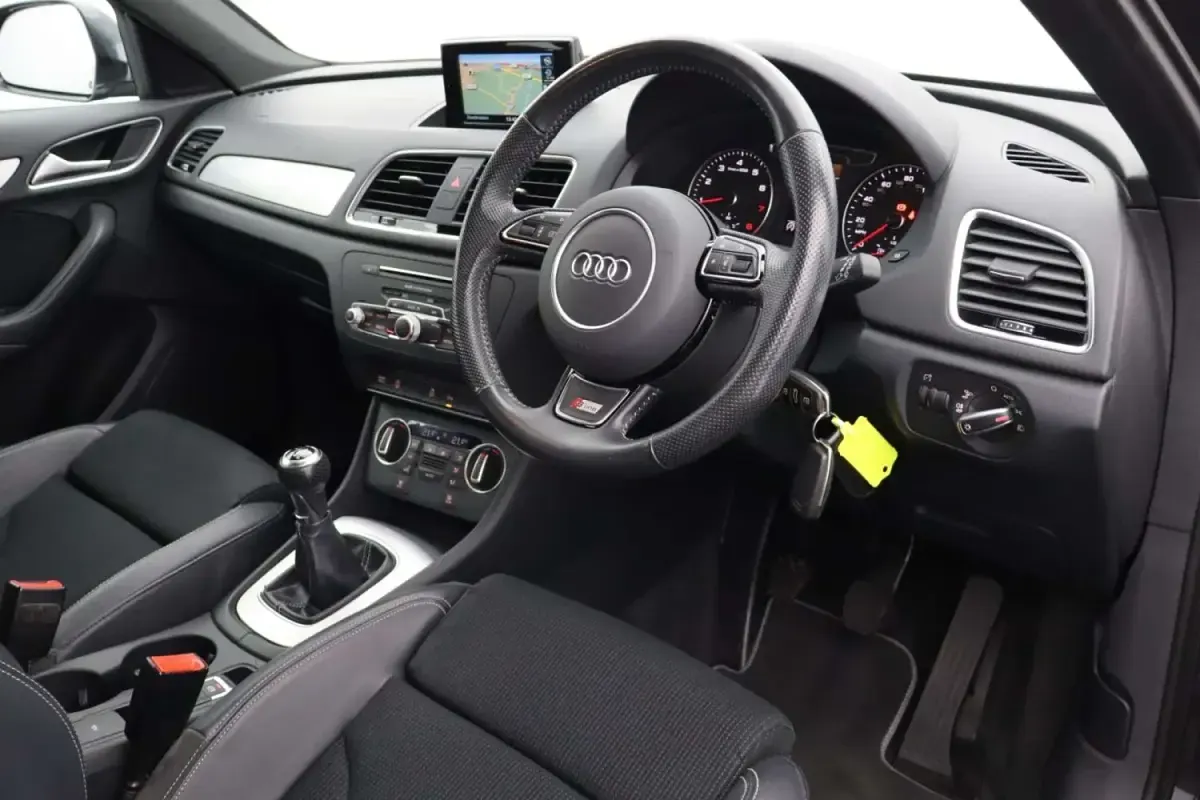 Begagnad Audi Q3 S-Line 150 HK (110 kW) 2018 Grå SUV