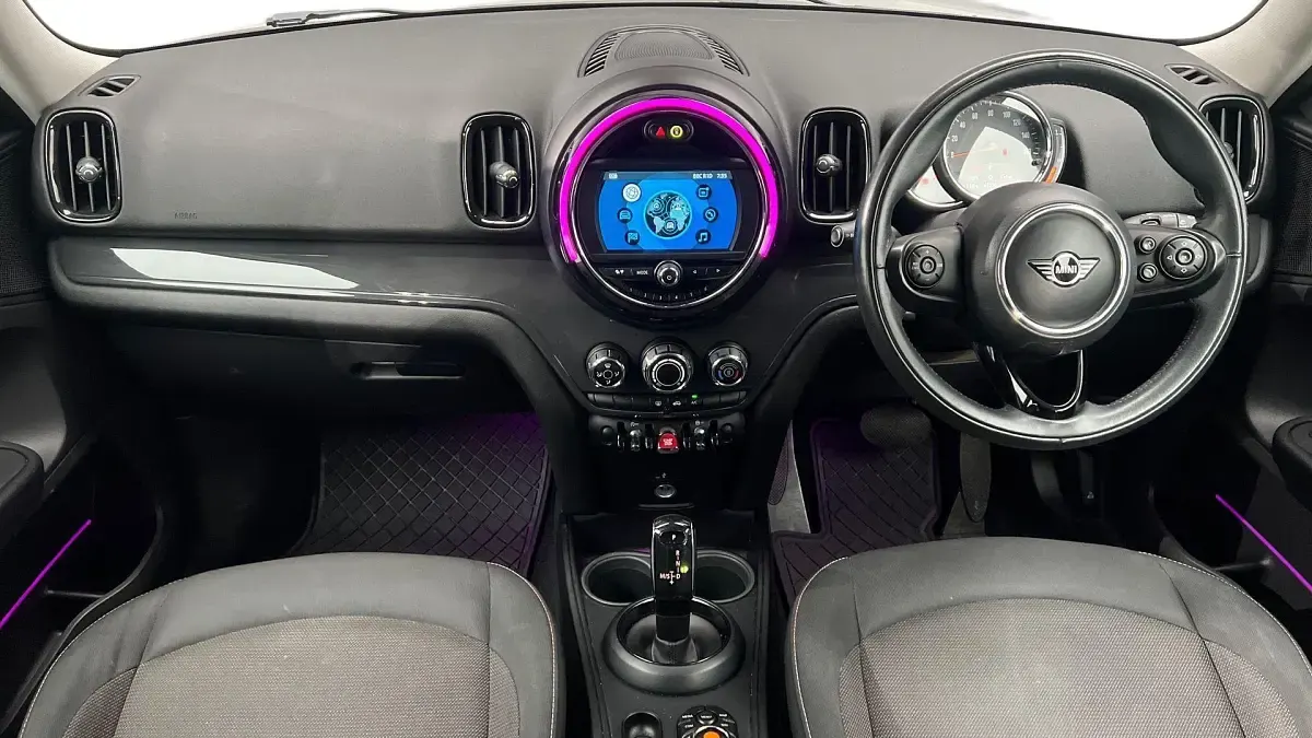 Używany Mini Cooper Countryman Classic 134 KM (98 kW) 2019 Szary SUV