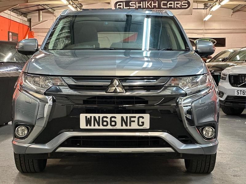 Begagnad Mitsubishi Outlander P-HEV 2016 Grå Kombi