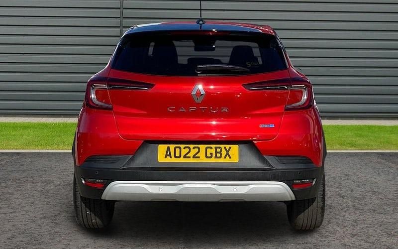 Second-hand Renault Captur Iconic 145 CP (106 kW) 2022 Roșu SUV