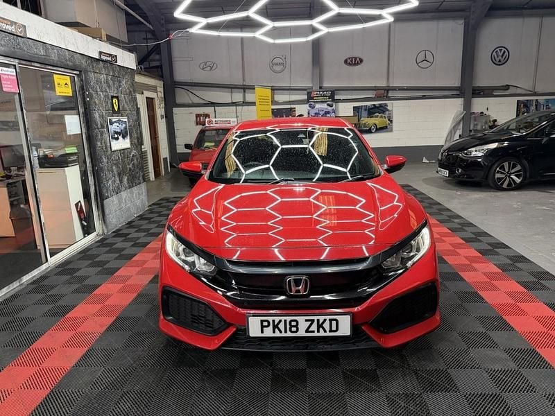 Used Honda Civic SE 129 HP (94 kW) 2018 Red Hatchback