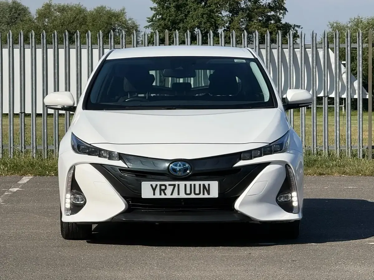 Used Toyota Prius Business Edition 122 HP (89 kW) 2021 White Hatchback