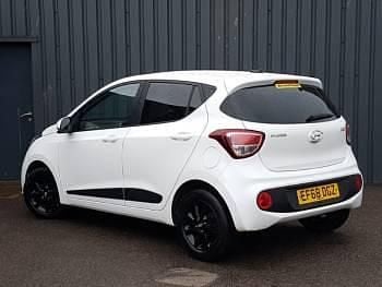 Used Hyundai i10 Premium 66 HP (48 kW) 2019 White Hatchback