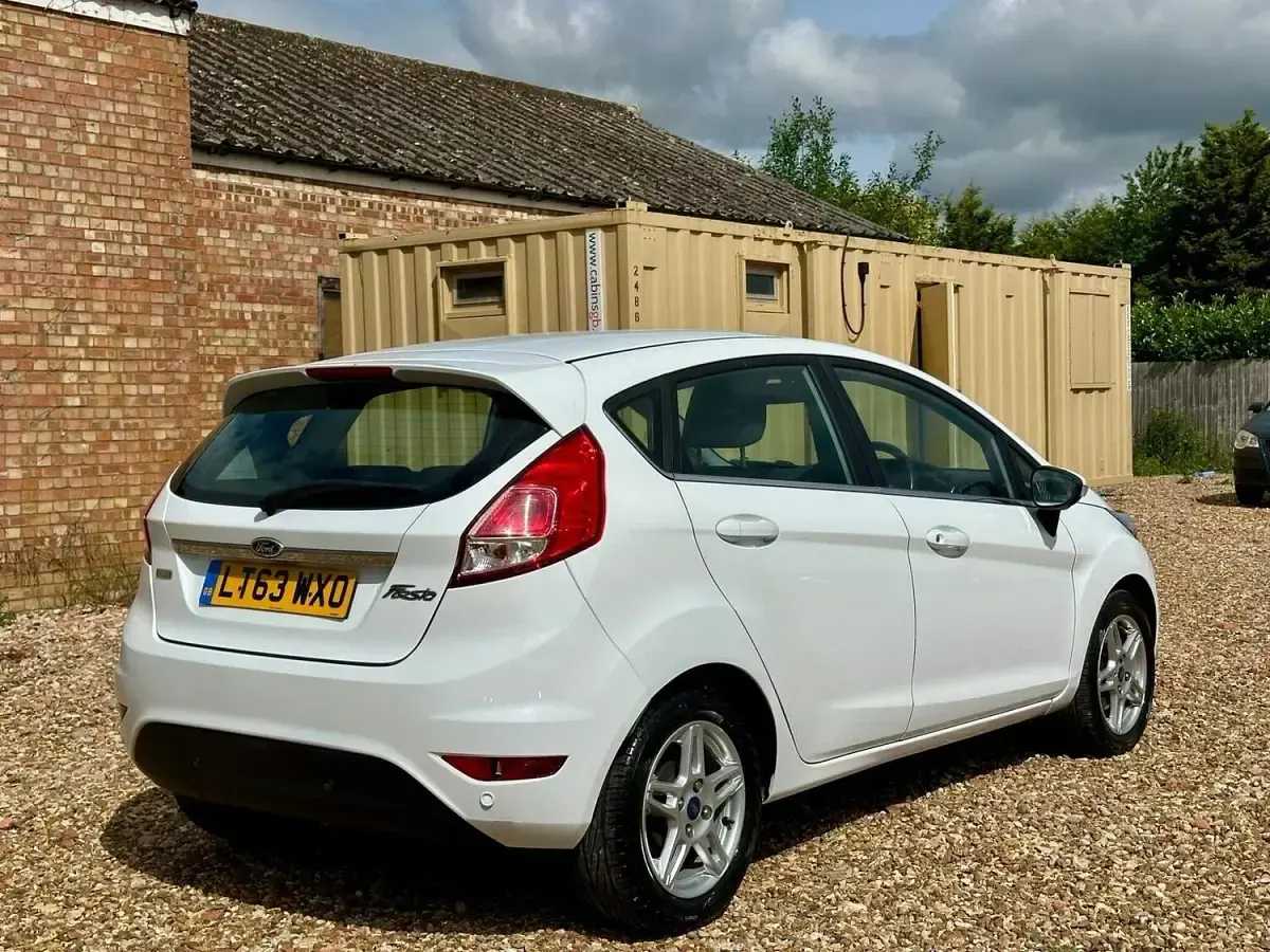 Used Ford Fiesta Zetec 2013 White Hatchback
