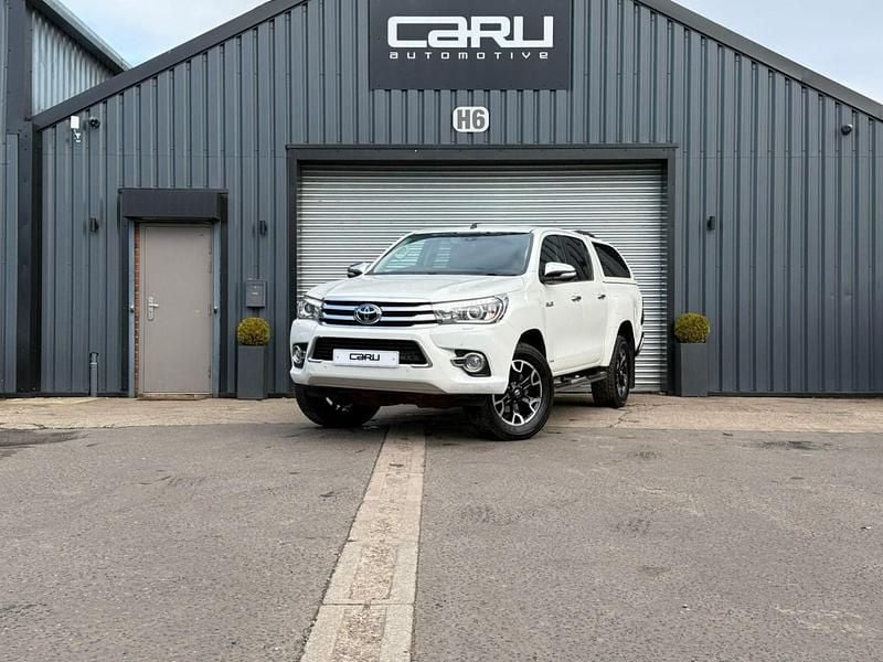 White Used 2017 Toyota HiLux Pickup | £12,999 (A bit pricey) - Image 1/4