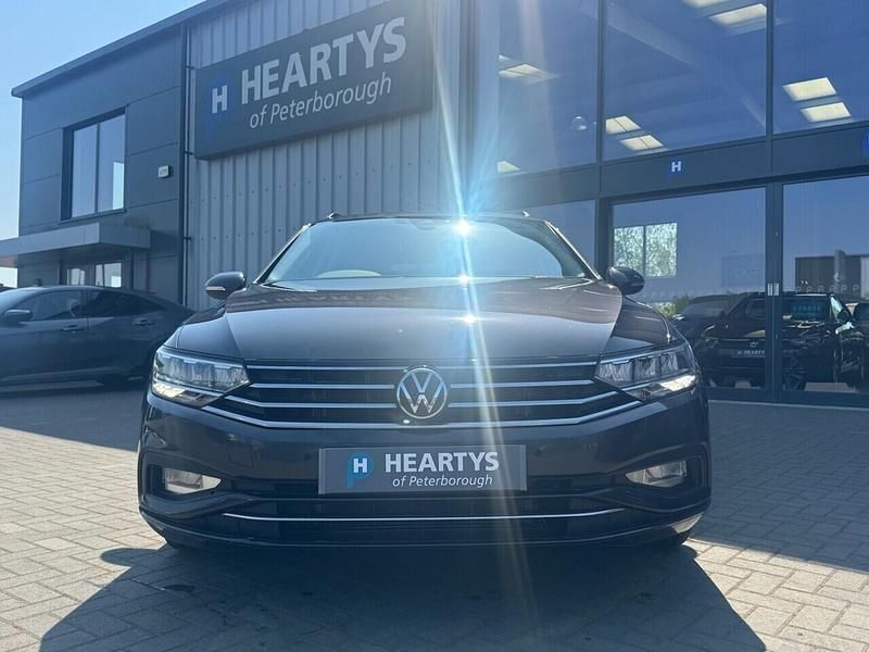 Begagnad VW Passat SE 150 HK (110 kW) 2023 Grå Kombi