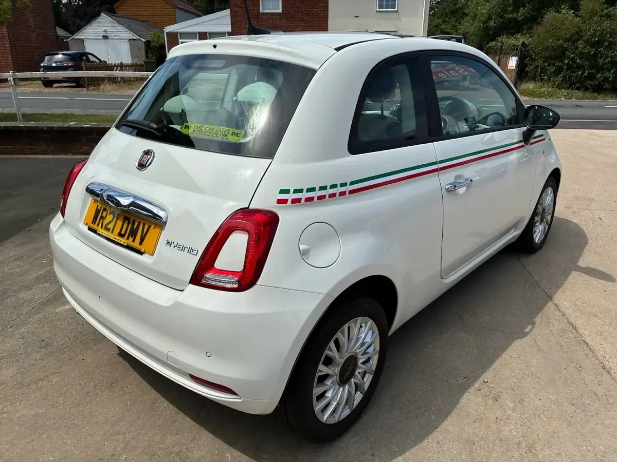 Used Fiat 500 Lounge 70 HP (51 kW) 2021 White Hatchback