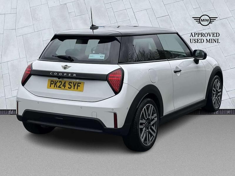 Used Mini Cooper Hatch 154 HP (113 kW) 2024 White Hatchback