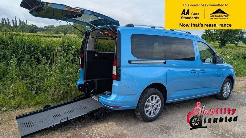 Blue New 2024 Ford Grand Tourneo Connect Titanium MPV | £42,950 - Image 1/4