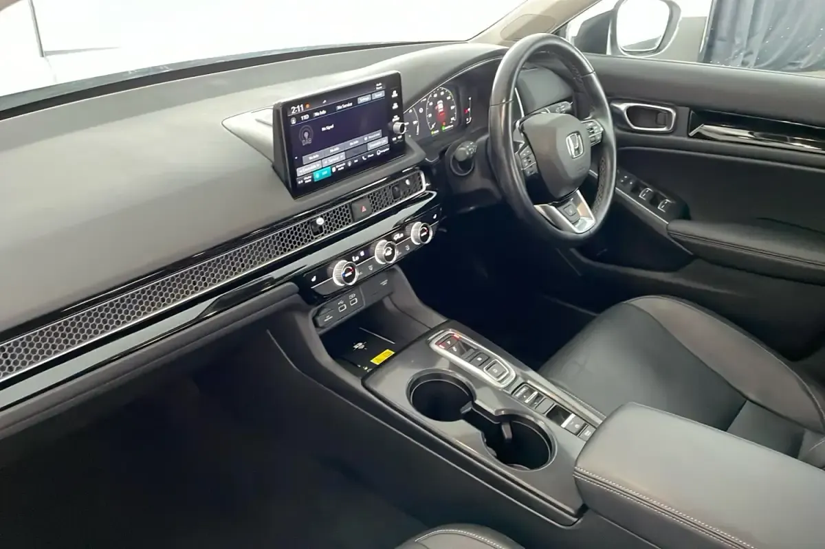 Używany Honda Civic Advance 184 KM (135 kW) 2023 Biały Hatchback