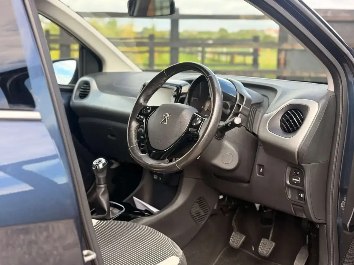 Used Peugeot 108 Allure 82 HP (60 kW) 2017 Blue Hatchback