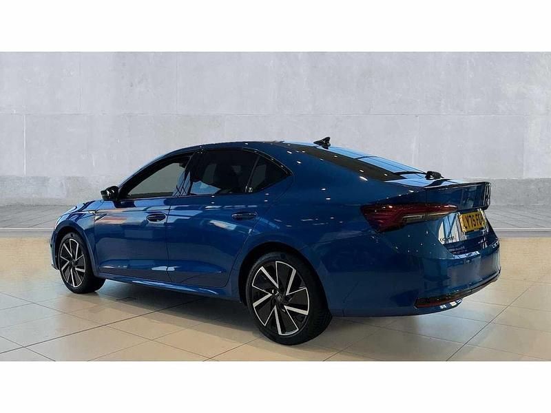 Used Skoda Octavia SportLine 110 HP (80 kW) 2025 Race blue metallic Hatchback