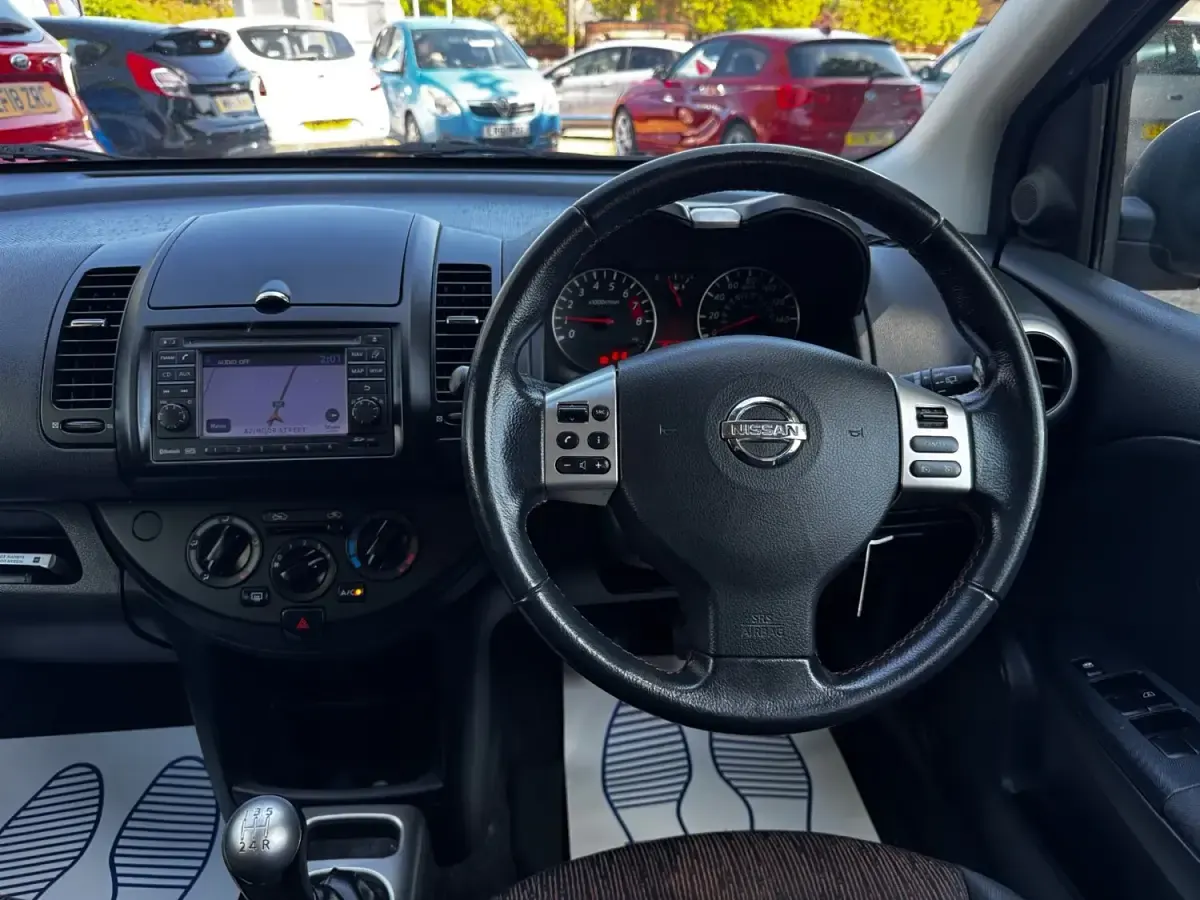 Używany Nissan Note N-TEC 88 KM (64 kW) 2010 Beżowy Hatchback