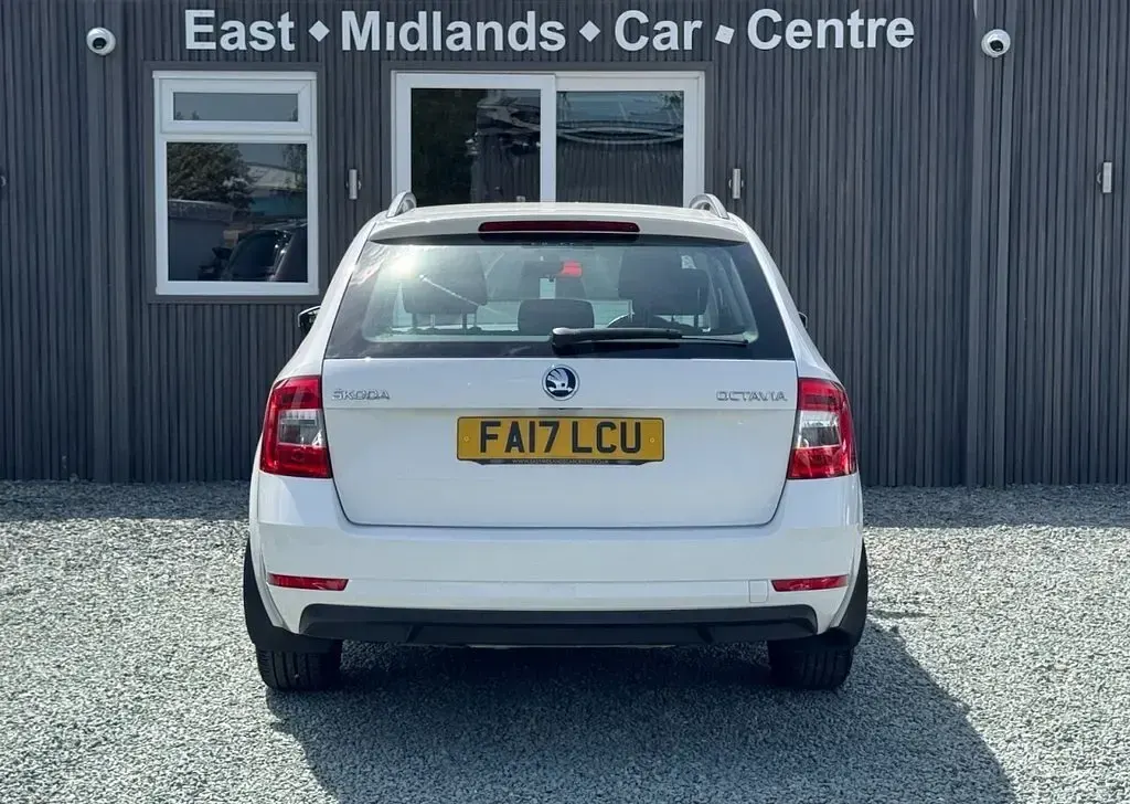 Used Skoda Octavia SE 115 HP (84 kW) 2017 White Estate
