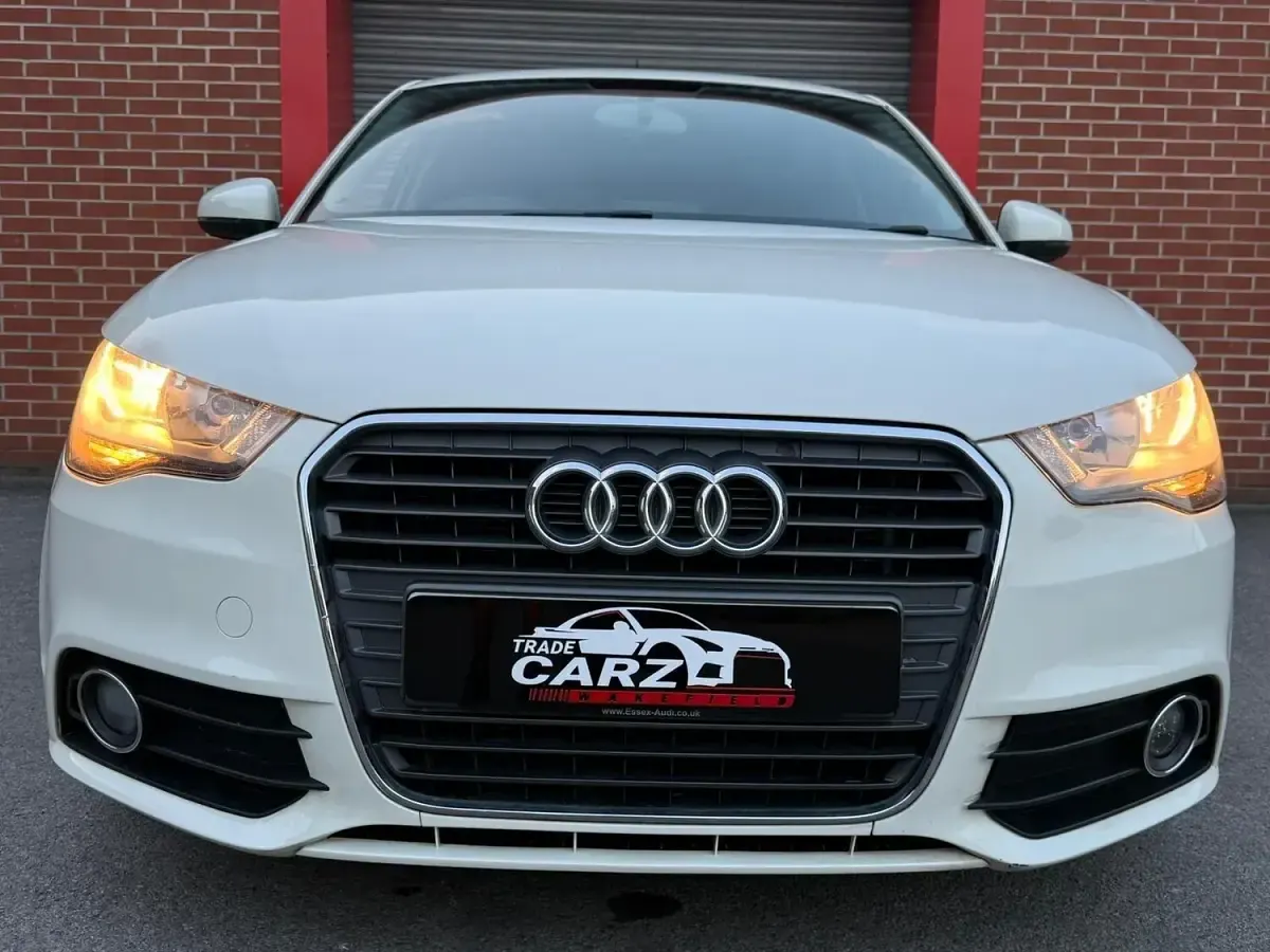 Used Audi A1 Sport 86 HP (63 kW) 2012 White Hatchback