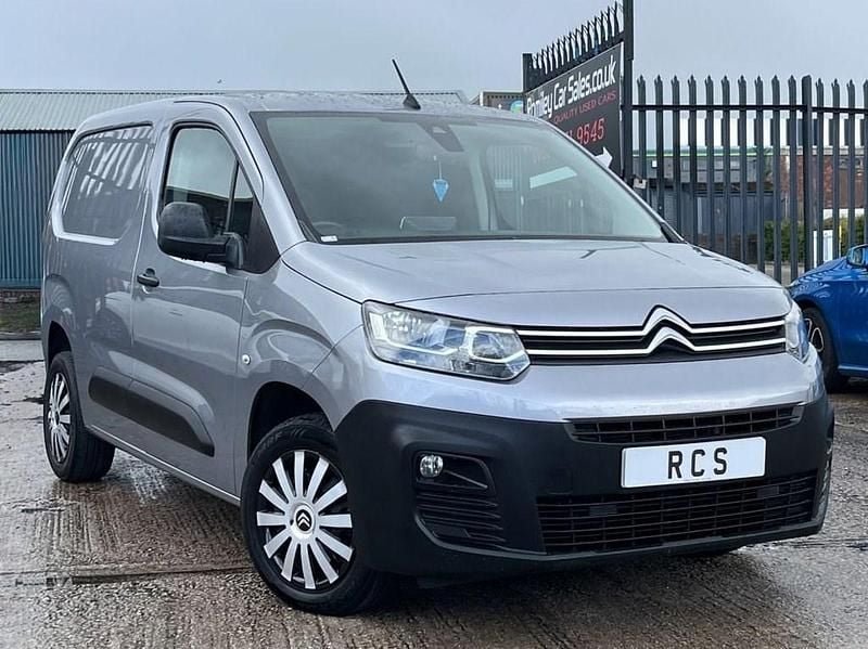Used Citroën Berlingo 128 HP (94 kW) 2019 Grey MPV