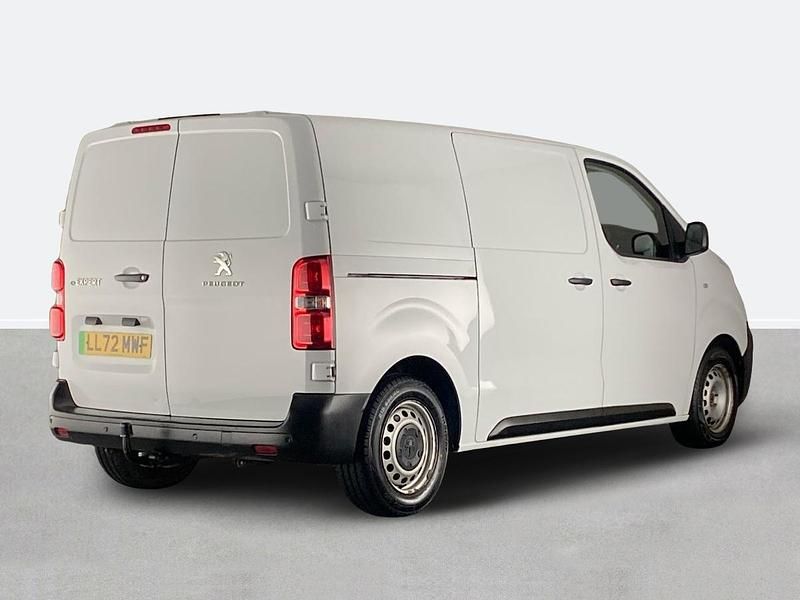 Used Peugeot e-Expert 100 kW (136 HP) 2022 White Van