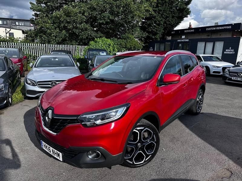 Red Used 2016 Renault Kadjar Dynamique SUV | £5,650 (Good price) - Image 1/4