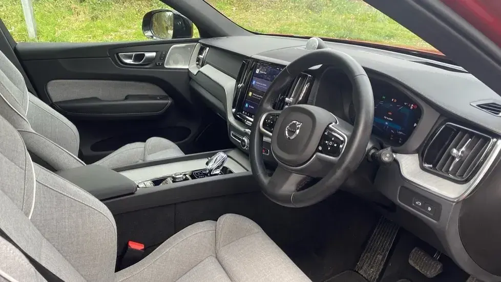 Usado Volvo XC60 Ultra 449 HP (330 kW) 2025 Vermelho SUV