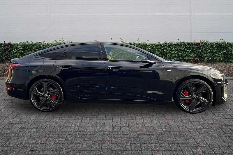 New Audi A6 e-tron Comfort 314 kW (428 HP) 2025 Mythos black, metallic Hatchback