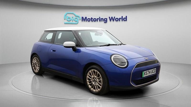 Used Mini Cooper SE Exclusive 160 kW (218 HP) 2024 Hatchback