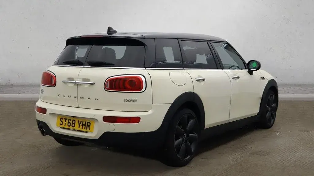 Used Mini Cooper Clubman Exclusive 136 HP (100 kW) 2019 White Estate