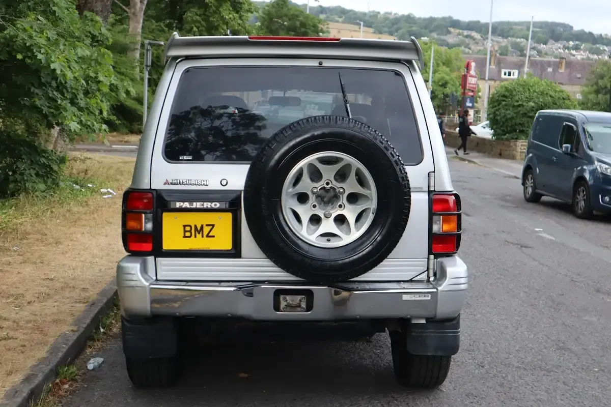 Used Mitsubishi Pajero 245 HP (180 kW) 1997 Silver SUV