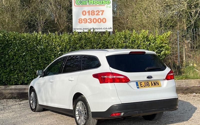 Used Ford Focus Zetec 120 HP (88 kW) 2017 White Estate