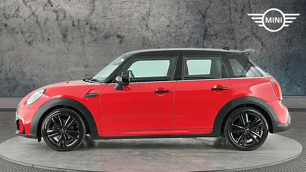 Used Mini Cooper Hatch 134 HP (98 kW) 2023 Red Hatchback