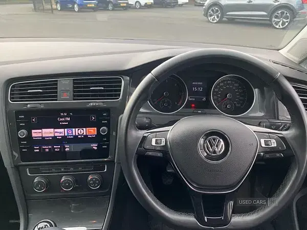 Used VW Golf VII SE 115 HP (84 kW) 2017 Silver Hatchback