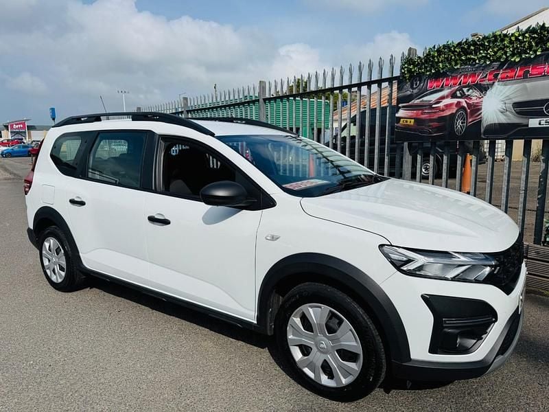 White Used 2022 Dacia Jogger Essentiel MPV | £11,880 (Fair price) - Image 1/4