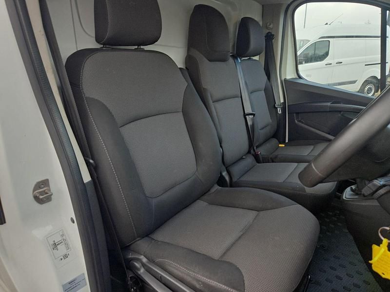 Used Renault Trafic Business 128 HP (94 kW) 2022 White MPV