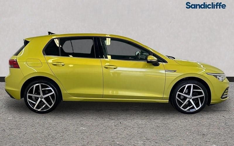 Usado VW Golf VIII Style 150 HP (110 kW) 2024 Amarelo Citadino